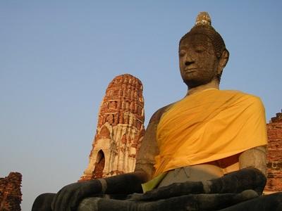 Asia, la statua di una divinità Veduta di una statua asiatica