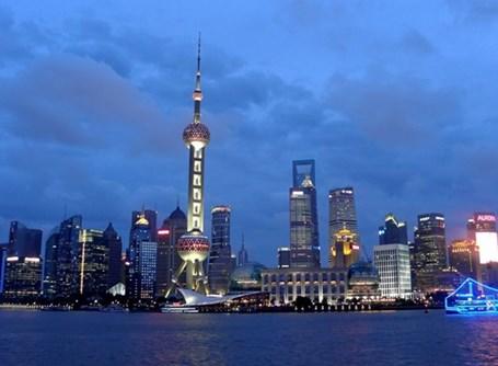 Veduta della città di Shangai di sera Vista del mozzafiato skyline di Shangai