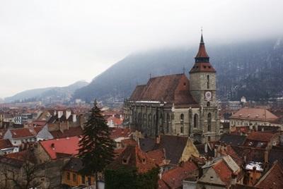 Veduta dello splendido panorama di Brasov Foto della città di Brasov scattata da un volontario in missione